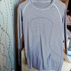 Lululemon Swift tech long sleeve shirt size 8